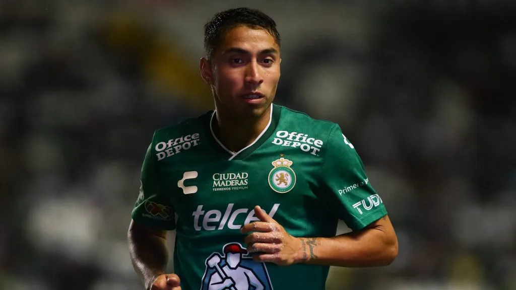 Luciano Cabral puede dejar México.