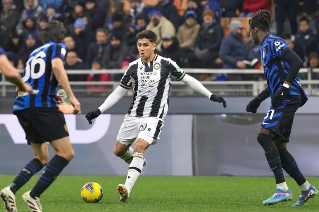 Pizarro no jugará contra Fiorentina tras debutar en Udinese.