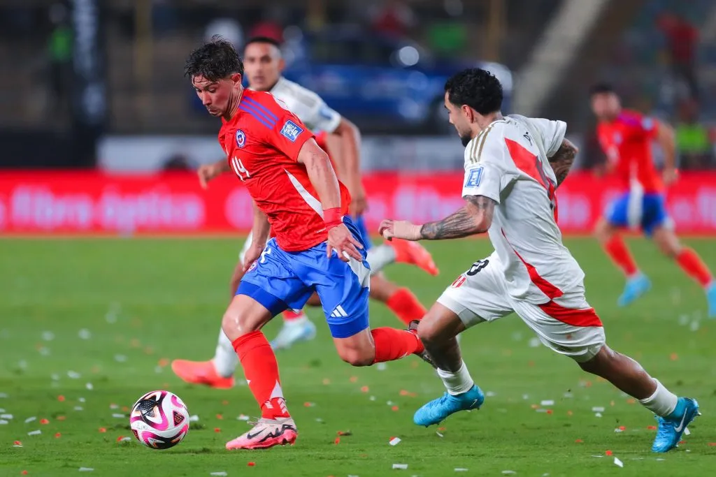 Felipe Loyola en acción por Chile en las Eliminatorias 2026. (Imago).