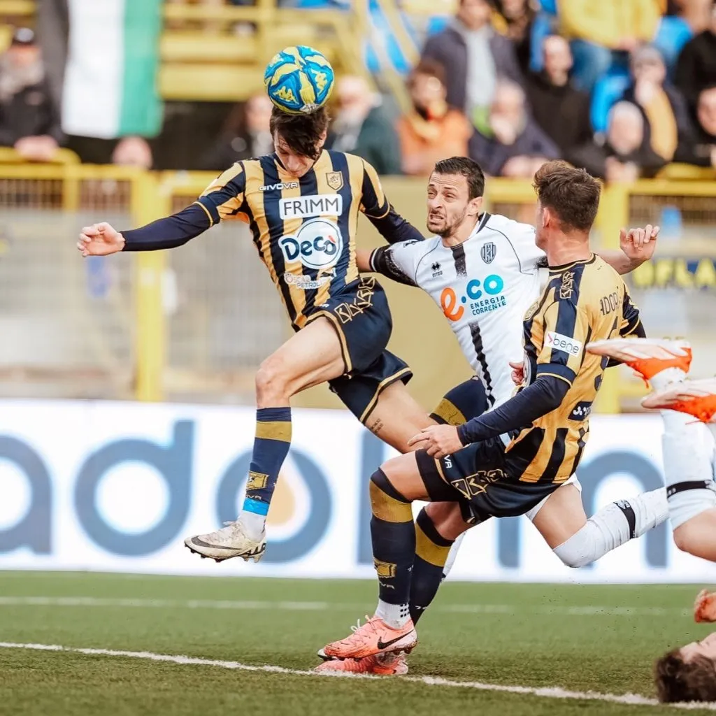 Floriani jugando contra el Cesena en la Serie B de Italia  – IG @romanoflorianimussolini