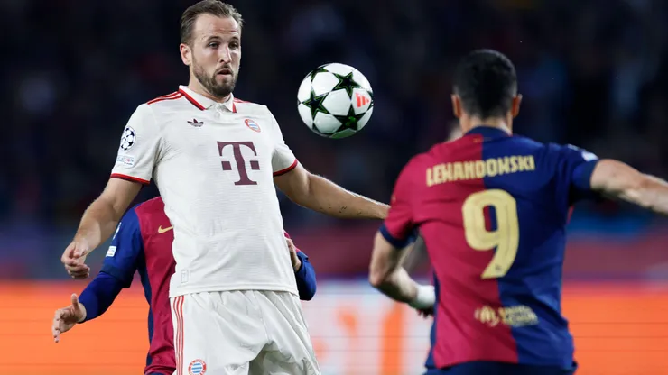 Harry Kane y Robert Lewandowski, dos de los candidatos, se enfrentaron en el Barcelona vs Bayern Múnich de la fase de liga.