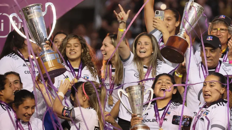 Las albas vienen de coronarse tricampeonas del fútbol chileno.