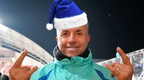 Gustavo Álvarez regalonea a los jugadores de U de Chile.