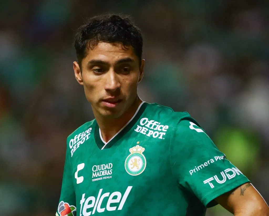 Cabral juega en el León actualmente y quiere venir a Colo Colo