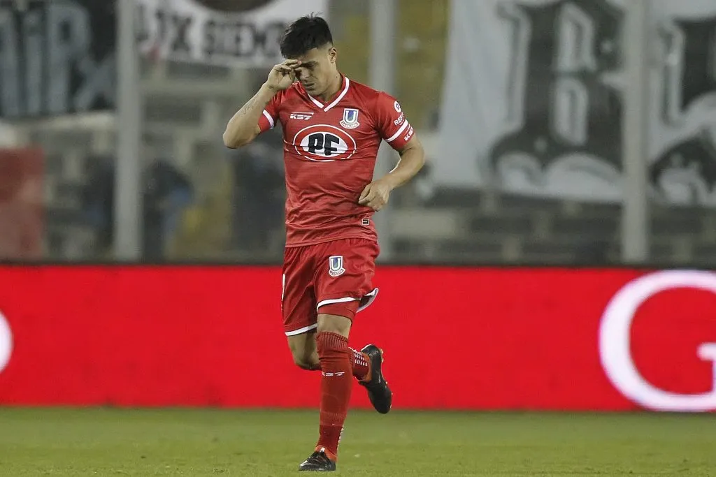 Brian Fernández muy emocionado en el Monumental, donde anotó dos goles. (Felipe Zanca/Photosport).