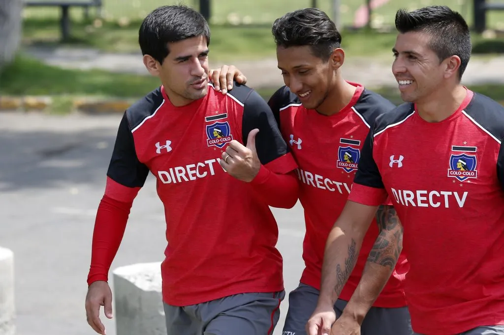 Gonzalo Fierro y Julio Barroso en Colo Colo. También los acompaña Canchita Gonzáles. Paul Plaza/Photosport