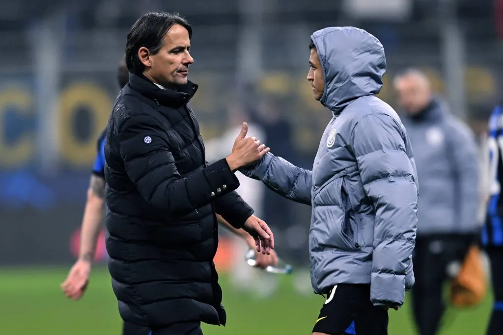 Db Milano 12/12/2023 – Champions League / Inter-Real Sociedad / foto Daniele Buffa/Image nella foto: Simone Inzaghi-Alexis Sanchez PUBLICATIONxNOTxINxITA
