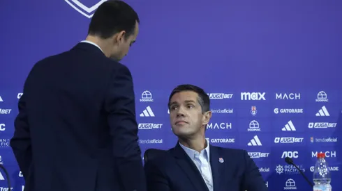 Un accionista de la U acusa a Michael Clark