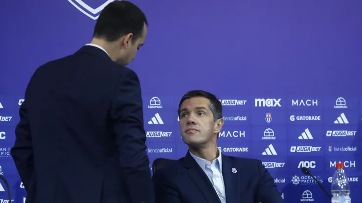 Un accionista de la U acusa a Michael Clark