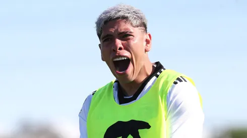 Carlos Palacios frente a sus ex compañeros.