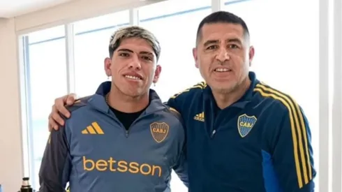 Juan Román Riquelme no puede más de alegría con Carlos Palacios en Boca Juniors.