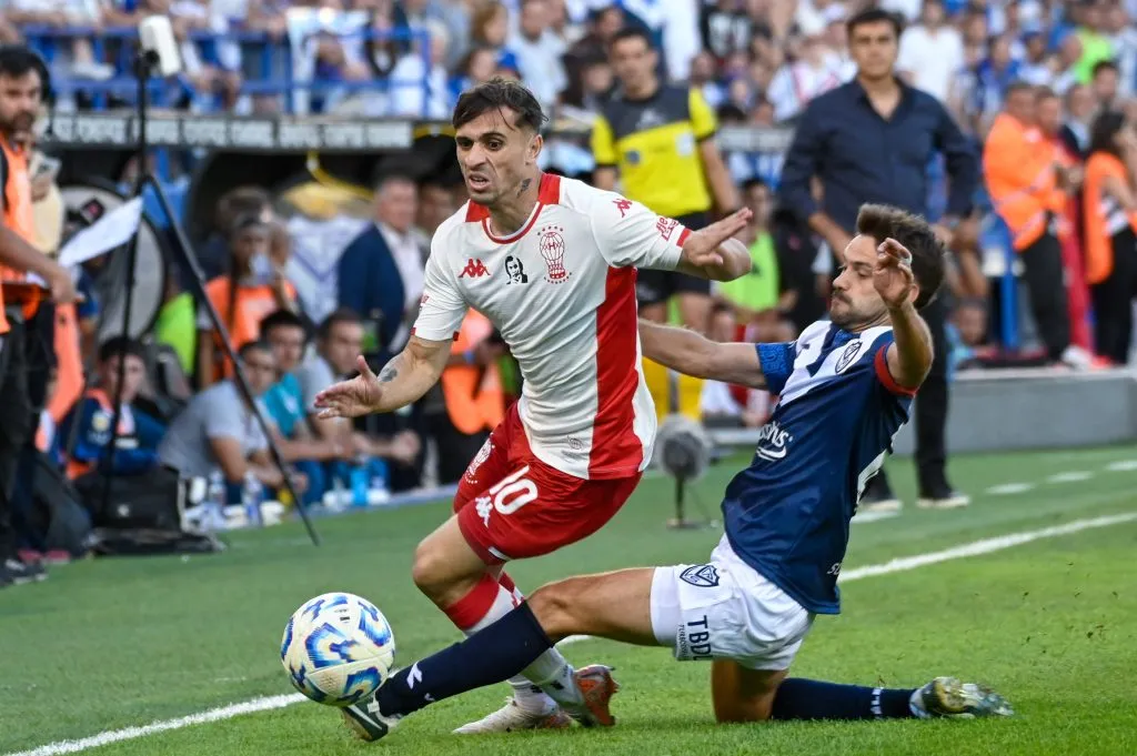 Walter Mazzantti en acción ante Vélez Sarsfield en Argentina. (Foto: Imago).