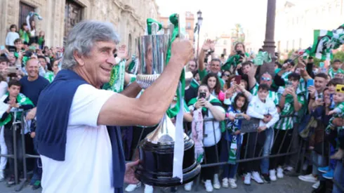 Manuel Pellegrini está feliz, como cuando ganó la Copa del Rey con el Betis.