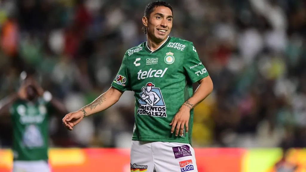 Luciano Cabral da vueltas en Colo Colo. Imagen: Imago.