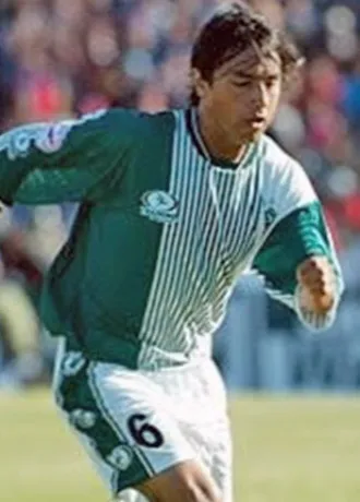 Sergio Salas en acción por el Decano. (Captura Memoria Wanderers).