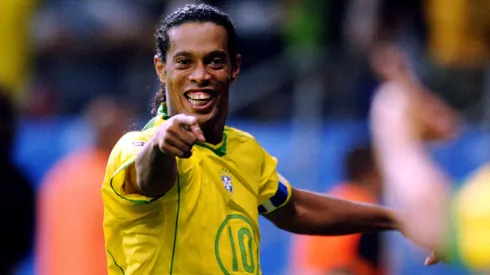 Dinho resolvió y eligió sin dudar al mejor de la historia.