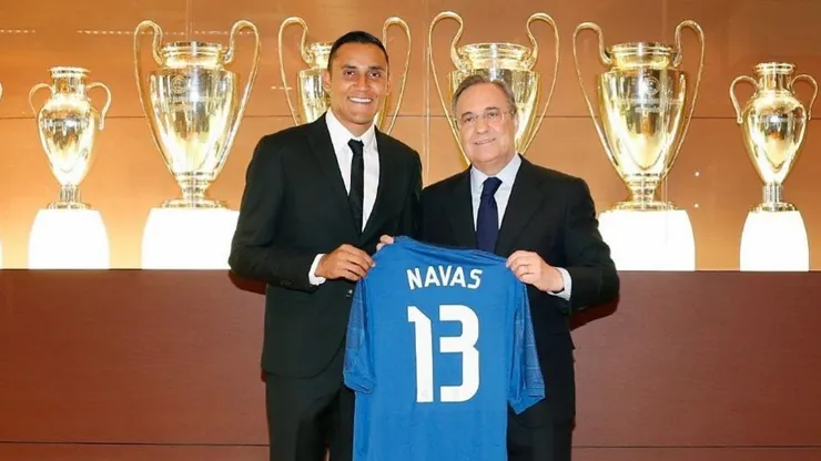 Keylor Navas junto a Florentino Pérez, presidente del Real Madrid.