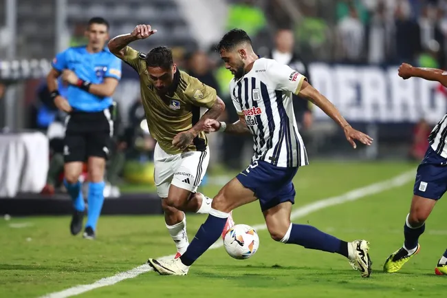 Juan Pablo Freytes ante Marcos Bolados en Perú. (Daniel Apuy/Photosport).