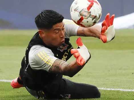 Cortés entrena con preparador de arqueros en una academia