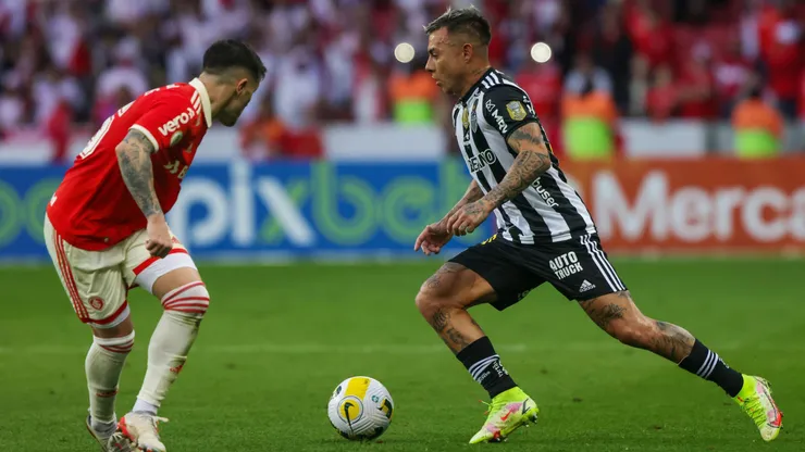 Eduardo Vargas suena en Inter de Porto Alegre.