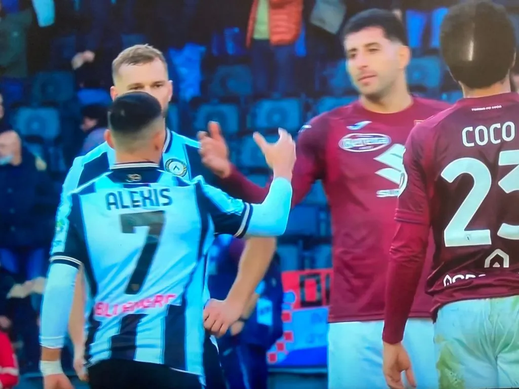 Alexis y Maripán se enfrentaron en la Serie A. (Foto: capturas)