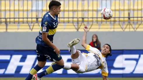 Luciano Cabral ayuda a Everton con un refuerzo.