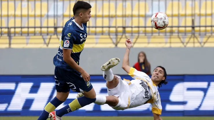 Luciano Cabral ayuda a Everton con un refuerzo.