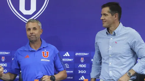 Michael Clark no sólo tiene la escoba en la U por las acciones que le compró a Sartor.