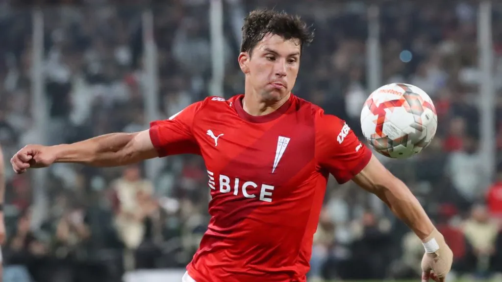 Gonzalo Tapia en el camino del Matador Salas en River Plate.