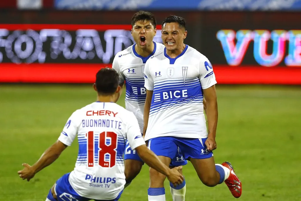 Juan Fuentes celebra el único gol que anotó en la UC. (Felipe Zanca/Photosport).