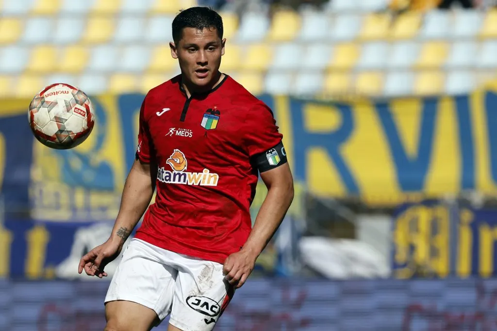 Juan Fuentes en acción por O’Higgins de Rancagua, donde tuvo dos ciclos. (Andrés Piña/Photopsort).