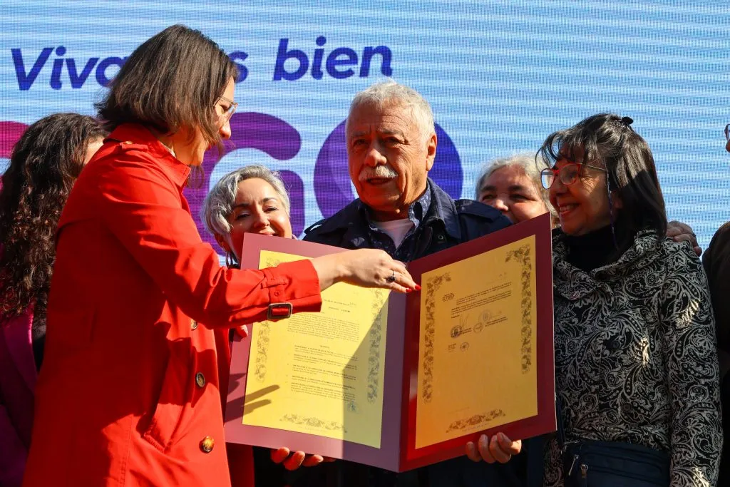 Carlos Caszely tiene una calle en Santiago Centro | Photosport