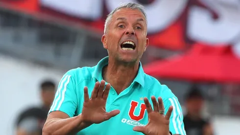 Gustavo Álvarez muy tranquilo en la U tras el primer amistoso 2025.