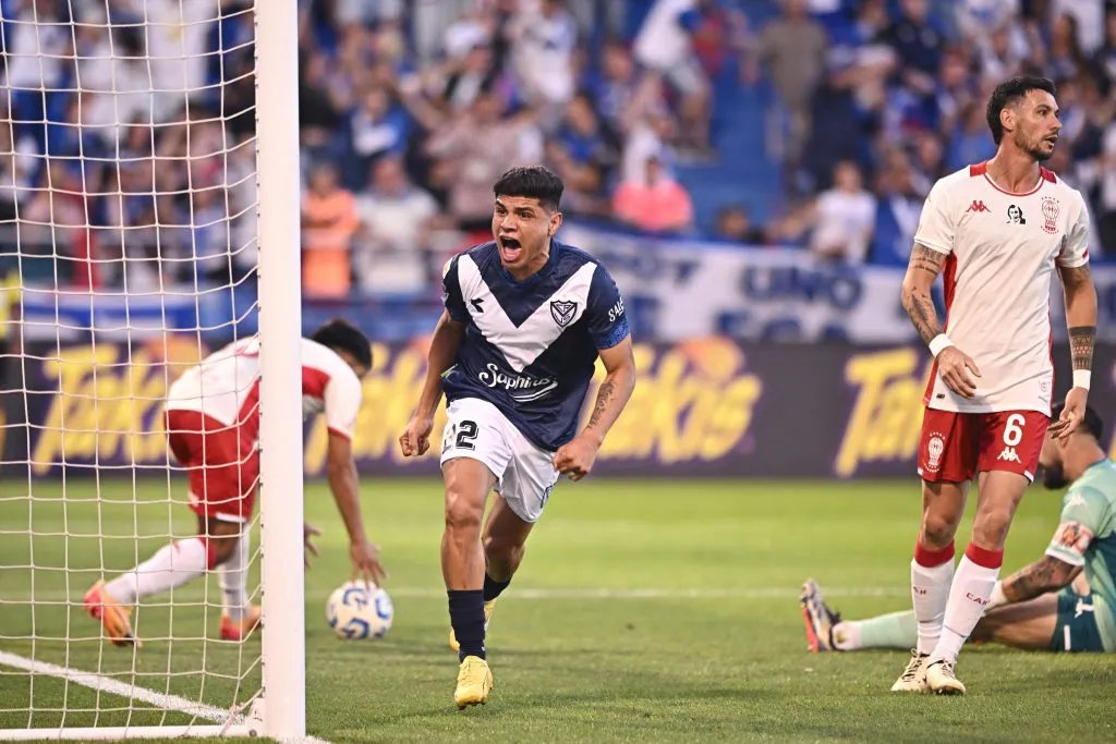 Claudio Aquino celebrando con Vélez. (Photo by Rodrigo Valle/Getty Images)