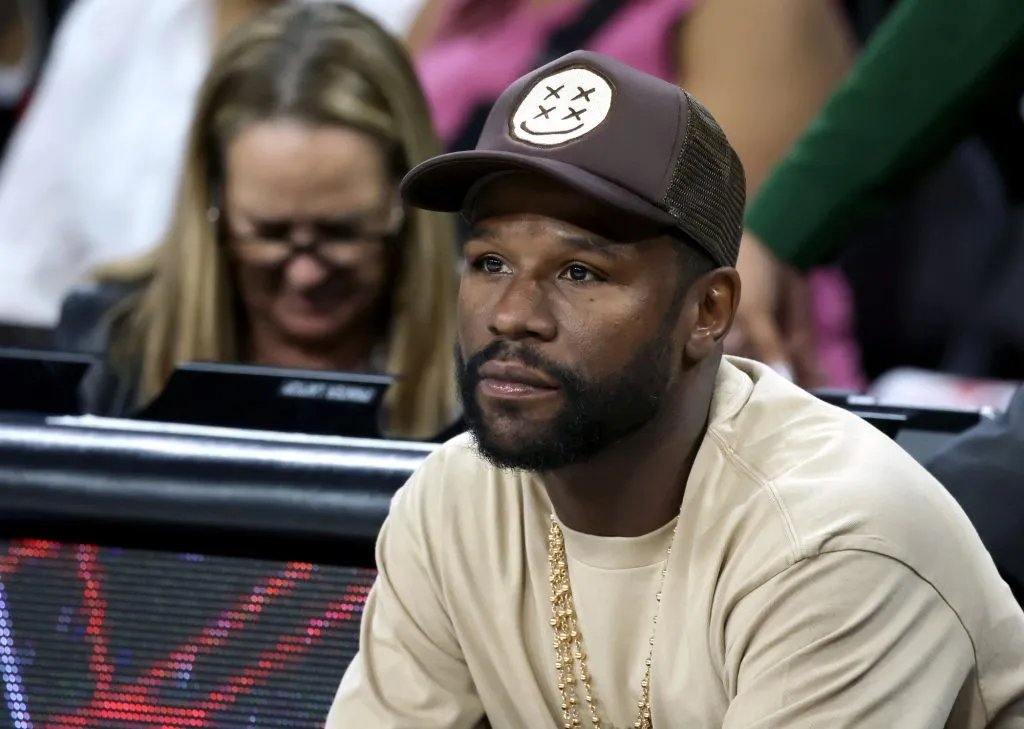 Floyd Mayweather Jr. asiste al tercer partido de las semifinales de los playoffs de la WNBA 2024 en octubre de 2024 (Getty Images).