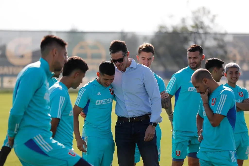 Michael Clark en uno de los entrenamientos de la U, antes que explotara la polémica. Foto: U de Chile.