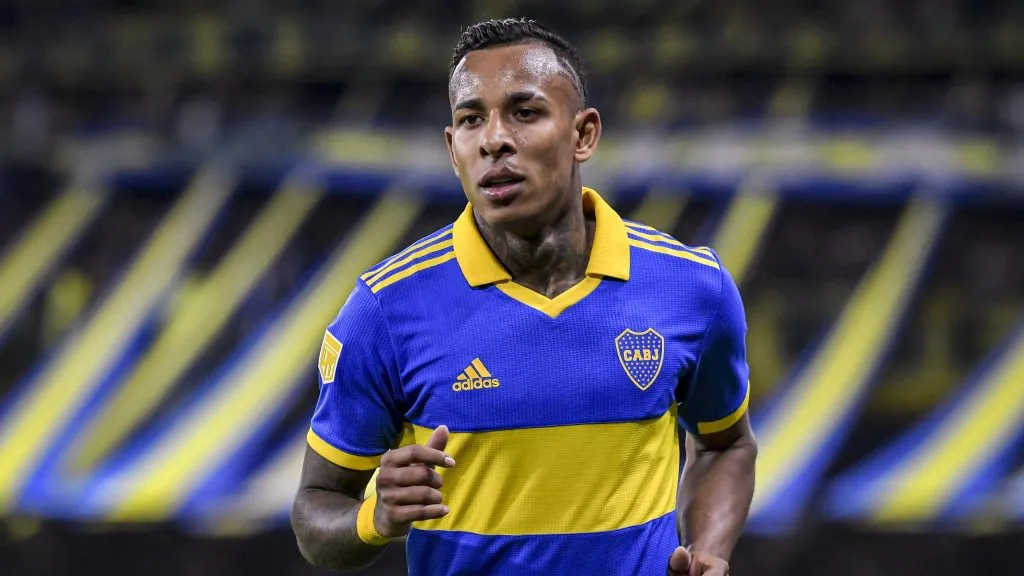 Sebastián Villa jugando por Boca Juniors.