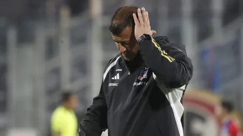 Jorge Almirón sufre con los cupos de extranjeros en Colo Colo.