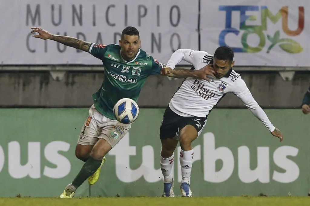 Alejandro Contreras por Deportes Temuco ante Marcos Bolados en 2022. (Dragomir Yankovic/Photosport).