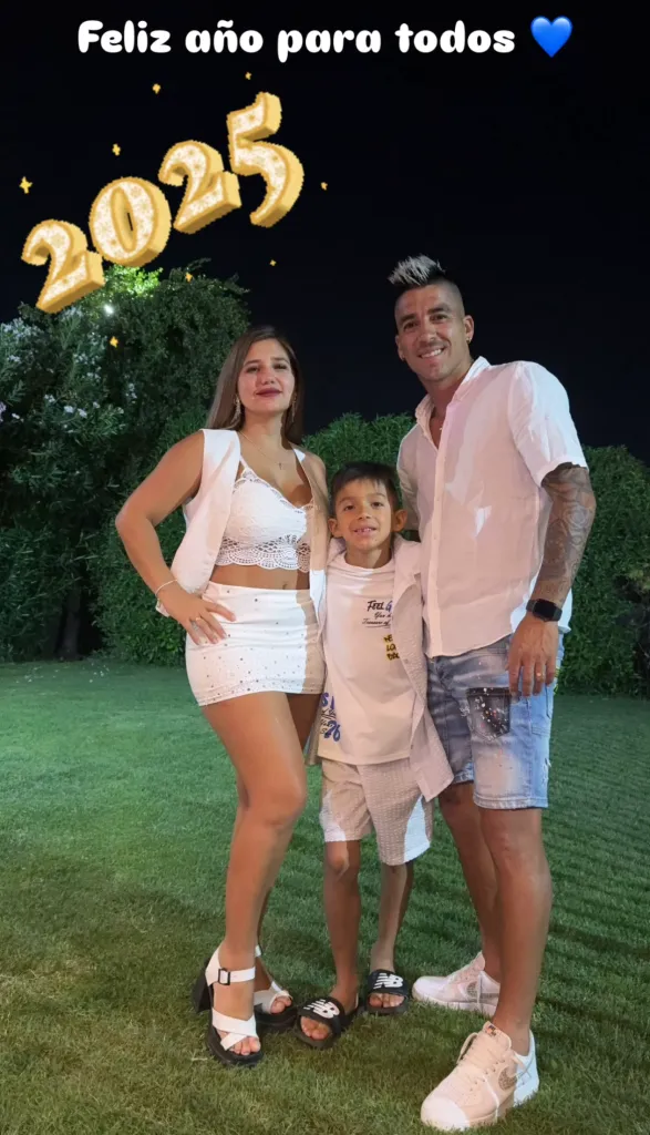 Leandro Fernández con su familia en la noche de Año Nuevo.