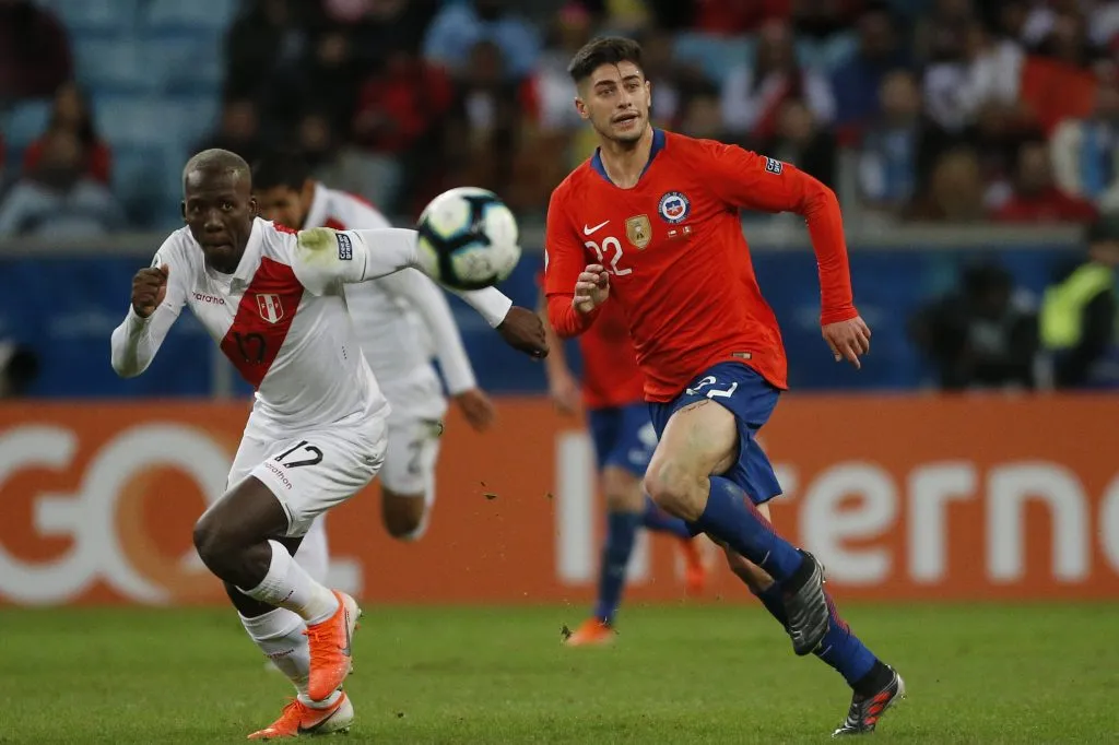 Ángelo Sagal también fue parte de la selección chilena, lo que gusta en Colo Colo. Foto: Andres Pina/Photosport