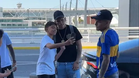 Carlos Palacios fue despedido por hinchas antes de partir a Boca.