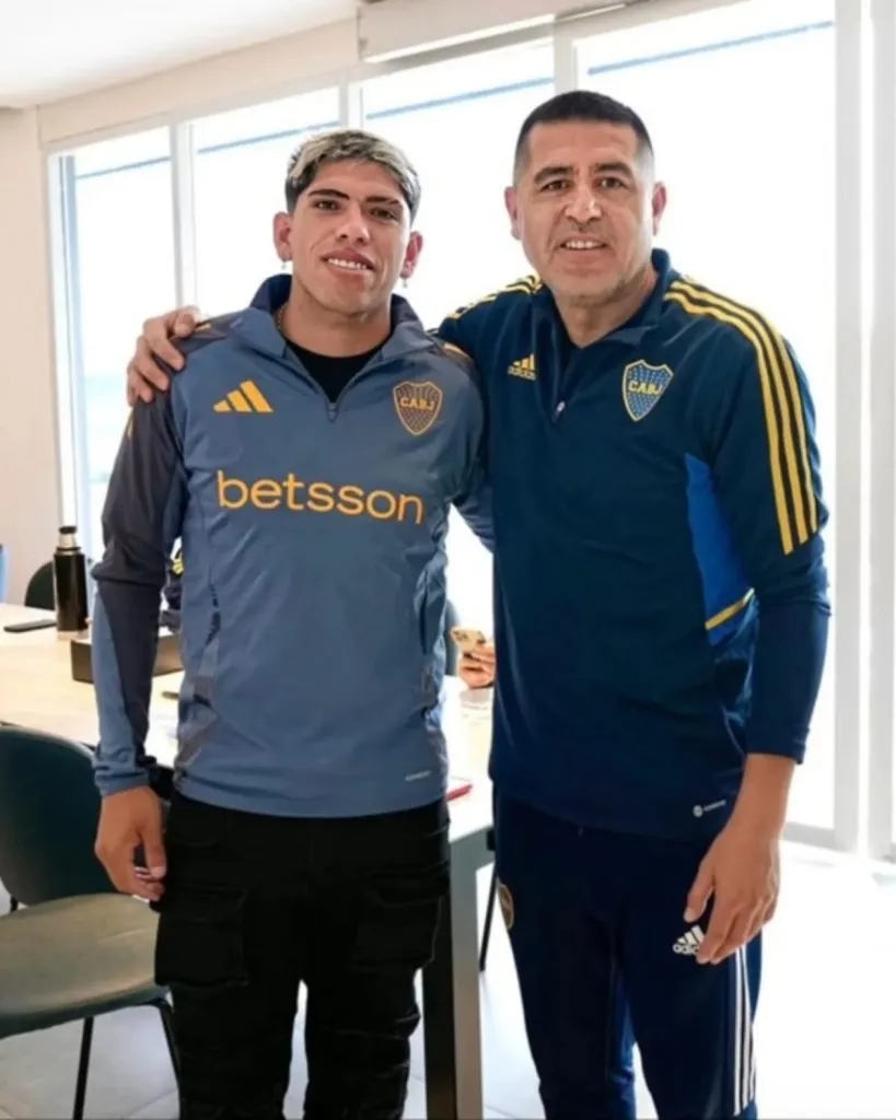Palacios junto a Román Riquelme