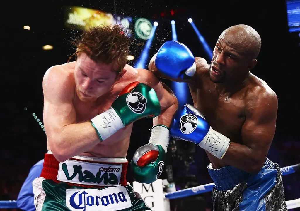 Floyd Mayweather Jr derrotó el 2013 a Canelo Alvarez en Las Vegas.  (Foto: Al Bello/Getty Images)