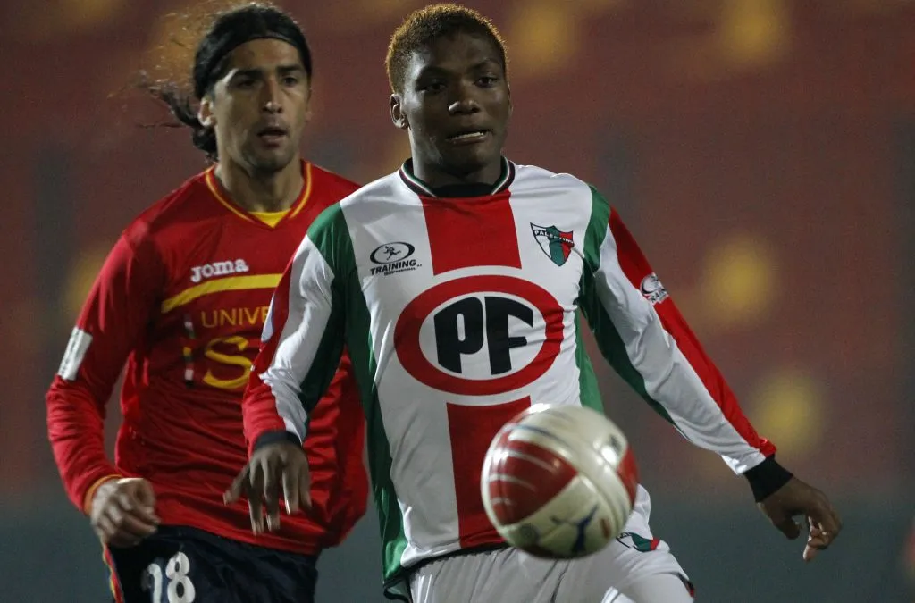 Junior Fernandes podría tener su segunda etapa por Palestino antes de su retiro. | Foto: Photosport.