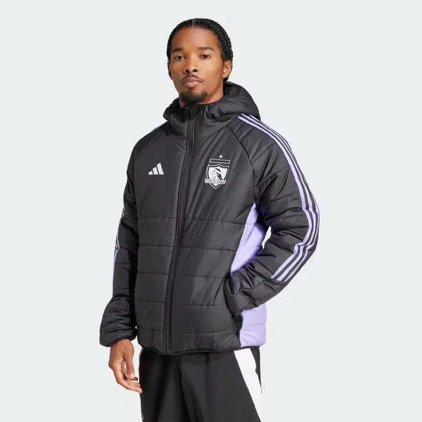 La nueva ropa del ‘Cacique’ destaca por su escudo monocromatico y tintes morados. (Foto: Adidas.)