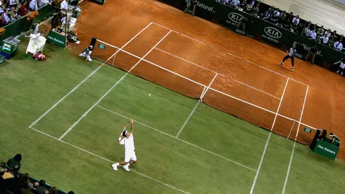 Rafael Nadal vs. Roger Federer durante “La Batalla de las Superficies” en 2007.