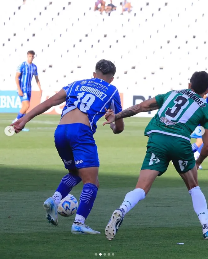 Salomón Rodríguez en acción ante Banfield. (Foto: Godoy Cruz).