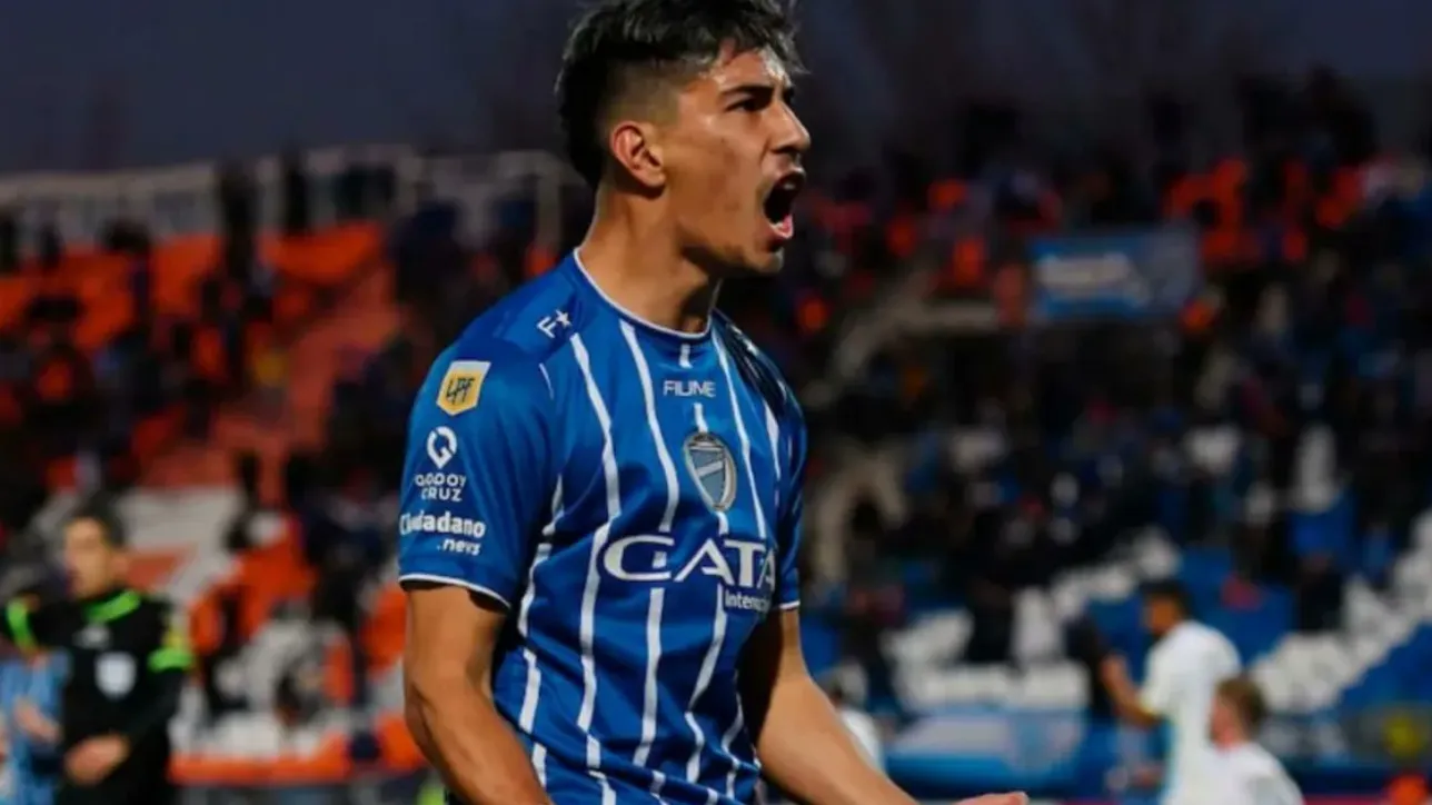 Salomón Rodríguez festeja uno de los 28 goles que anotó por Godoy Cruz.