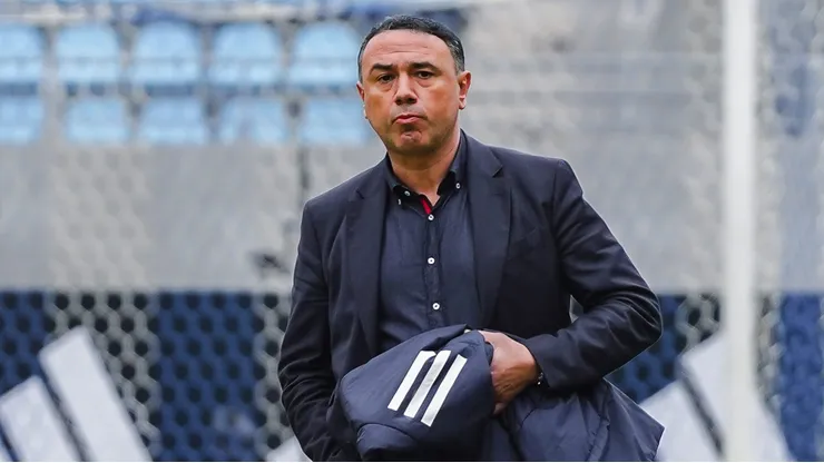Francis Cagigao en acción como director deportivo de la Roja.